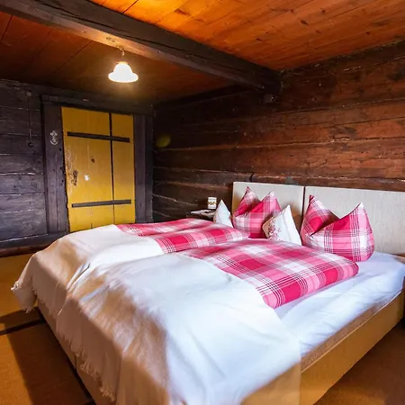 Hof Zur Linde Фермерский дом