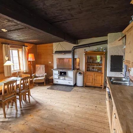 Hof Zur Linde Фермерский дом *