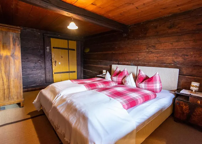 Hof Zur Linde בית חווה