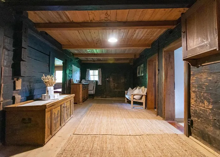 Hof Zur Linde בית חווה