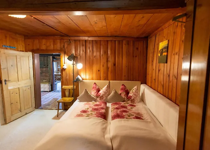 Hof Zur Linde בית חווה *