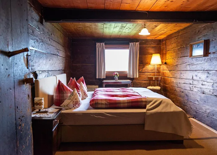 Hof Zur Linde בית חווה