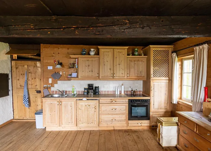 Hof Zur Linde בית חווה קיצביהל